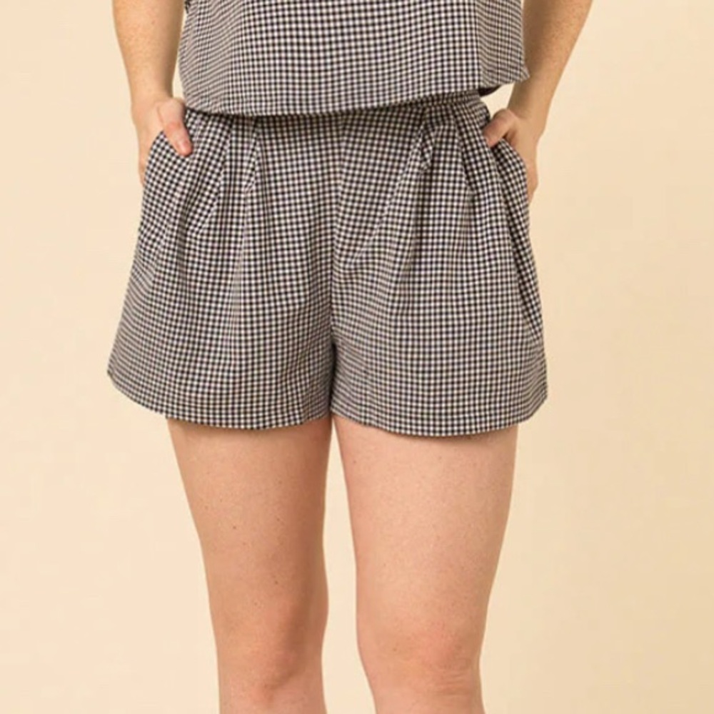 Wayre Travel Pocket Flow Short in Black Gingham size Medium